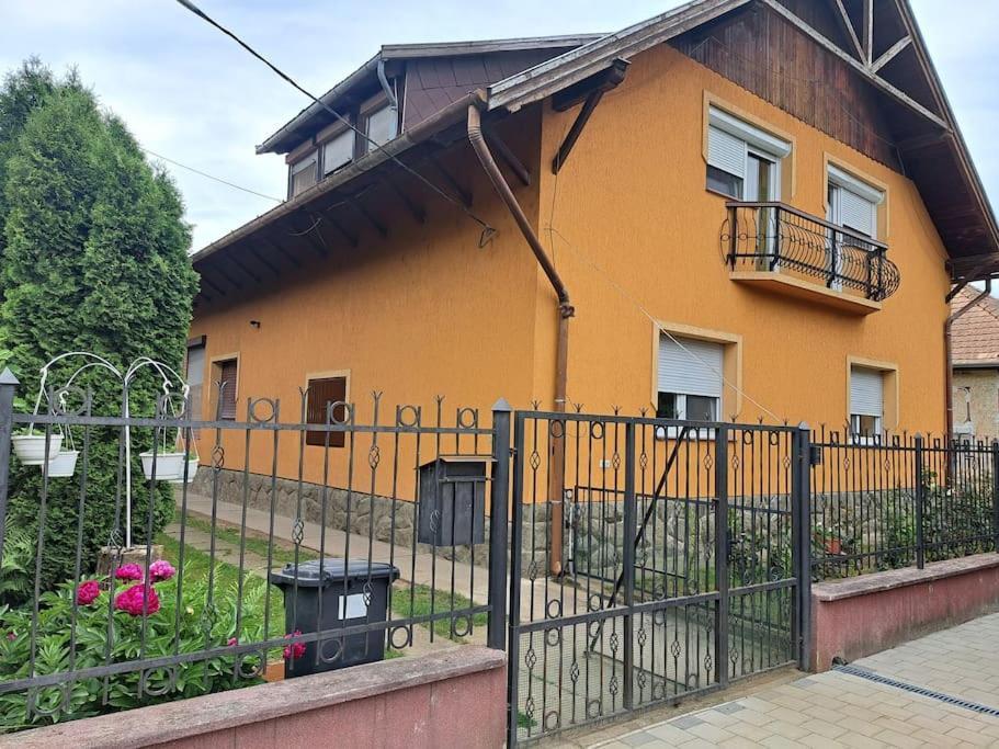 Kismarosi Center Apartman Exterior photo